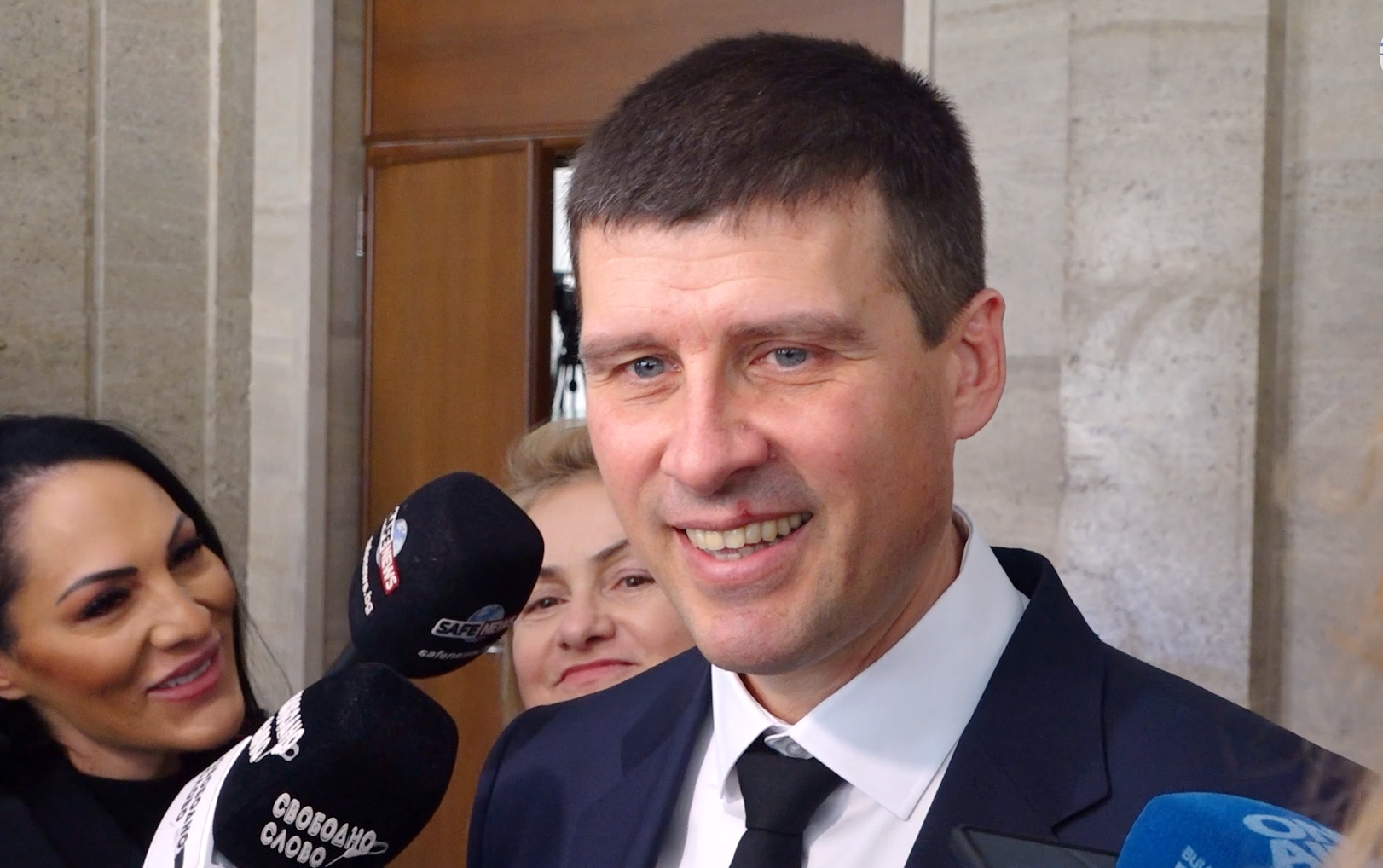 "Величие" пуска сигнал за преписване и измами на матурите по БЕЛ