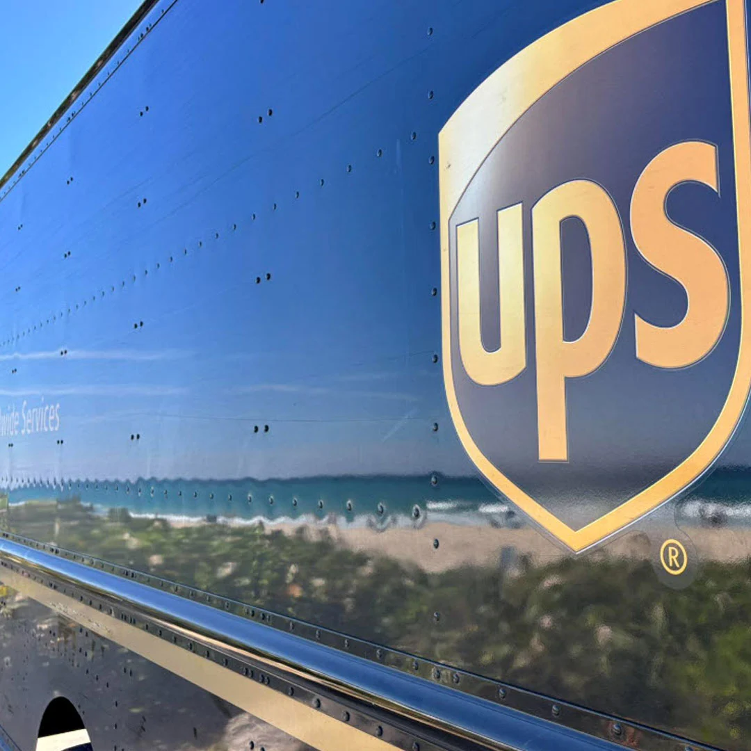 Печалбата на UPS надхвърли очакванията въпреки преструктурирането и съкращенията