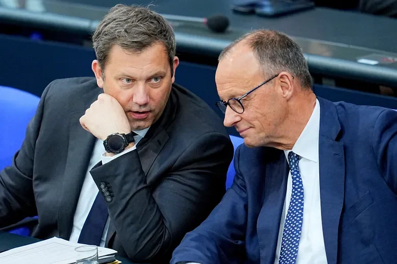 германския канцлер Фридрих Мерц и министърът на финансите Ларс Клингбайл