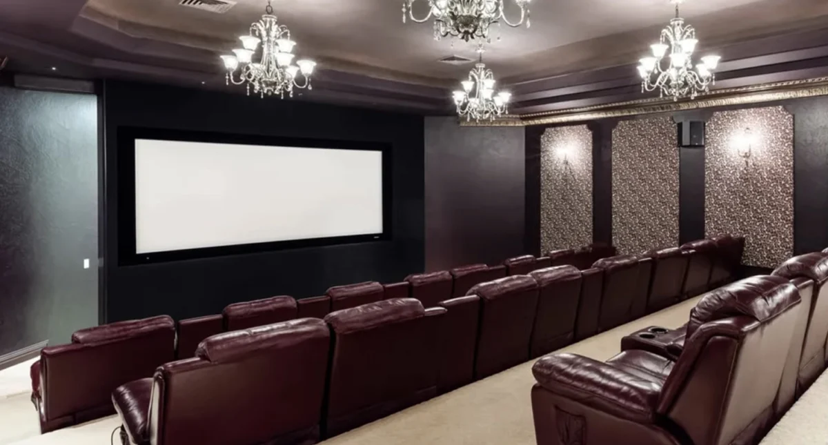 Една от най-големите къщи в Америка с вътрешен воден парк се продава за 12.9 млн. долара