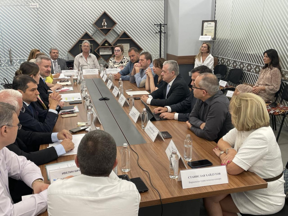 Министър Милошев проведе работна среща с цел облекчаване издаването на работни визи 1 Министър Милошев проведе работна среща с МВнР