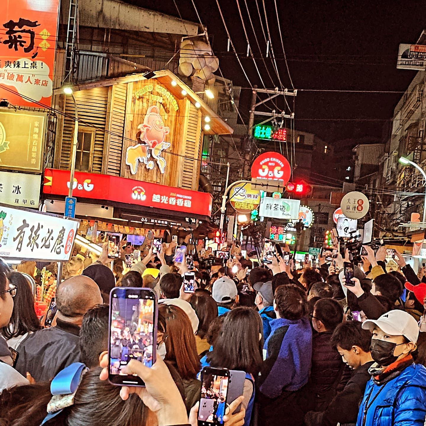 Дженсън Хуанг събра 35 технологични лидери в Тайван на луксозна вечеря