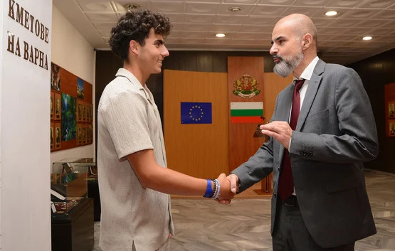 Иван Иванов