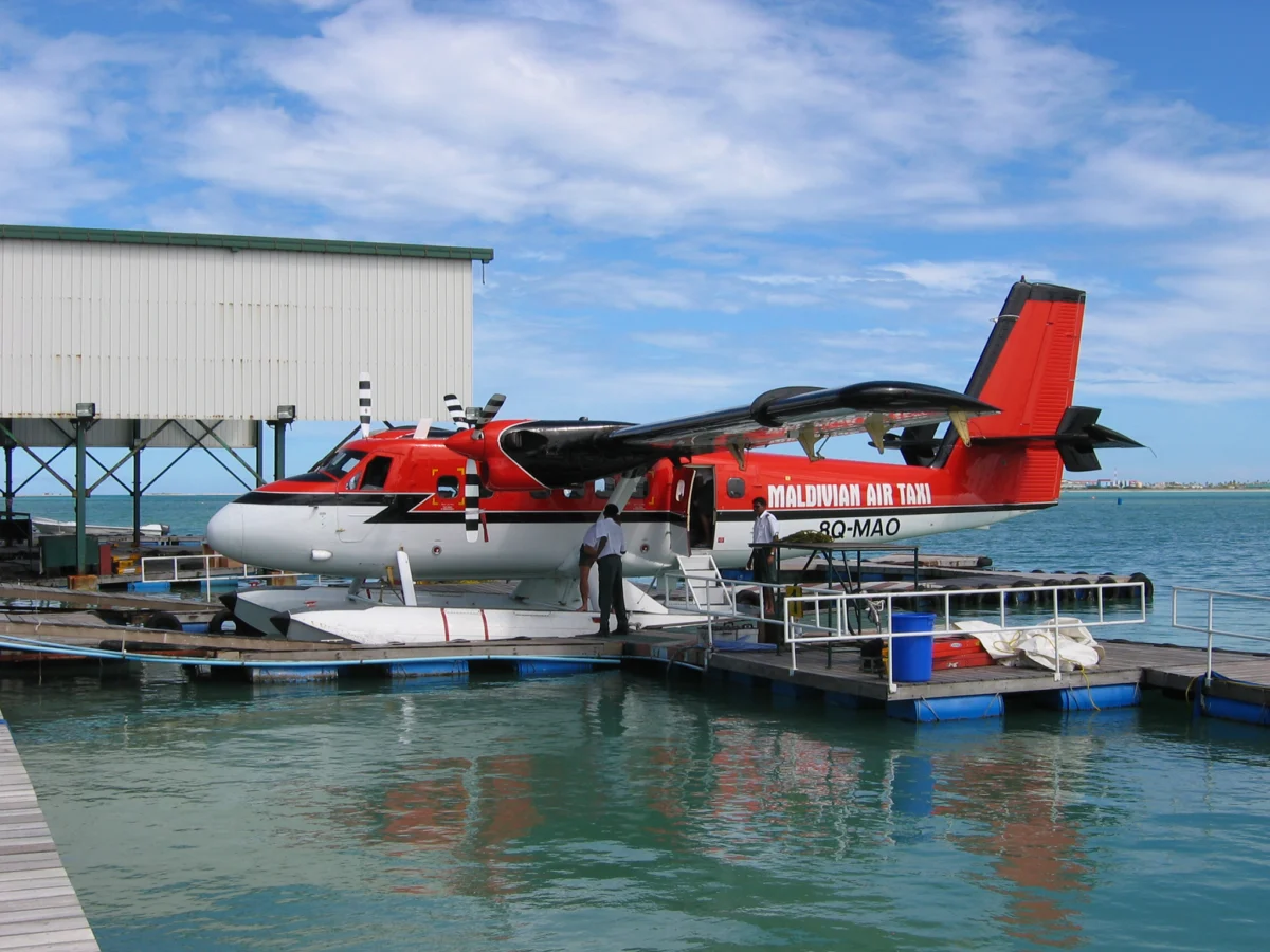 vazdushnoto taksi na maldivite e naj udobniyat transport s kojto da stignete do vashiya atol kadeto se namira hotelat vi