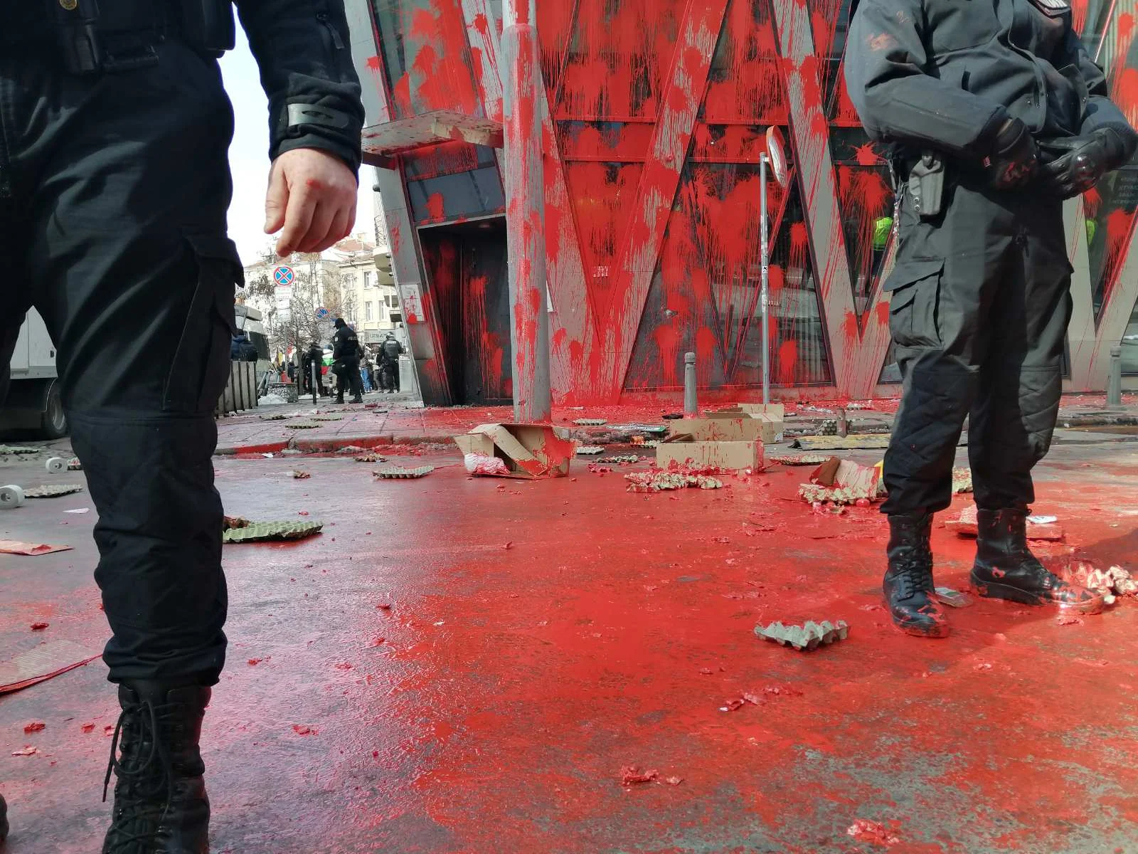 Протест срещу еврото блокира "Раковска" пред Дома на Европа