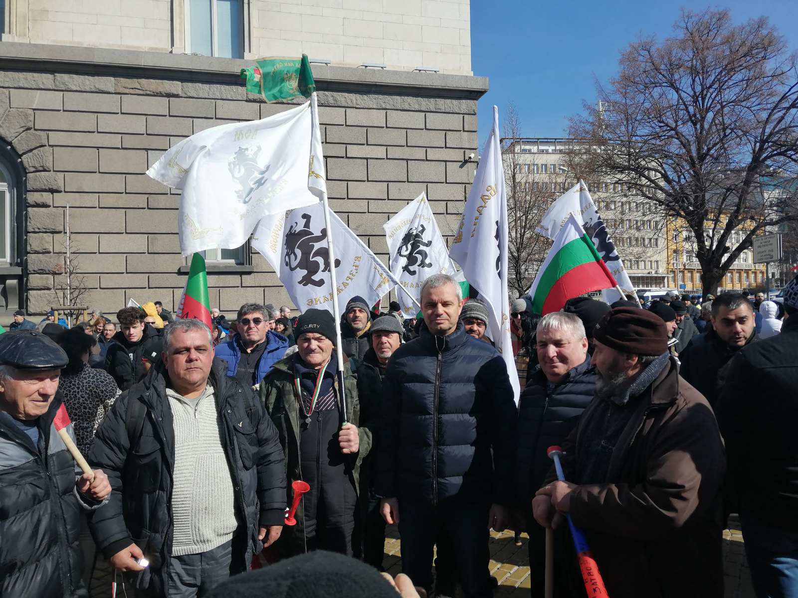 "Възраждане" с нов протест срещу еврото, този път пред парламента