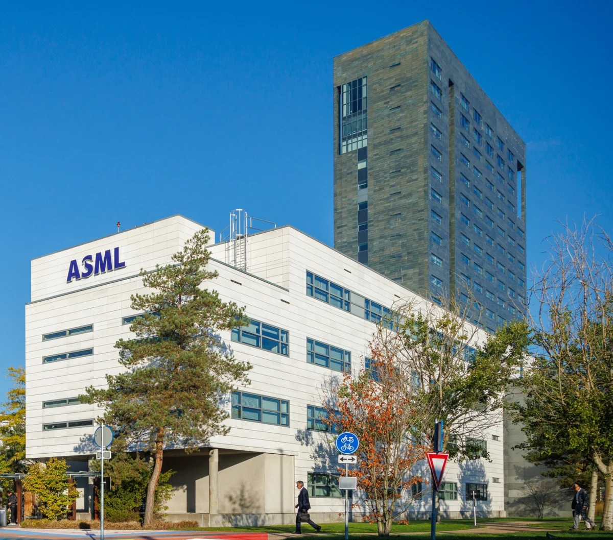 ASML отчете силен ръст на поръчките за ключовата си AI технология 1 ASML отчете силен ръст на поръчките за ключовата си AI технология