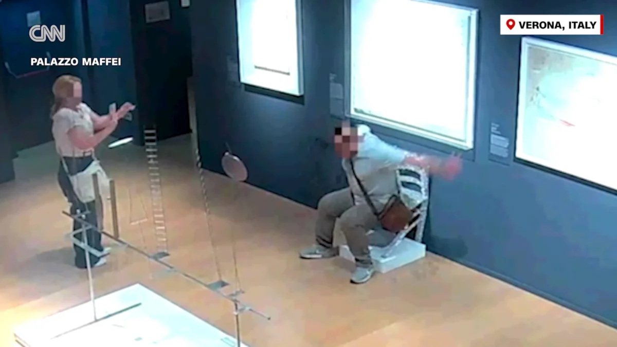 Турист повреди кристален стол, вдъхновен от Ван Гог, в музея "Палацо Мафеи" във Верона