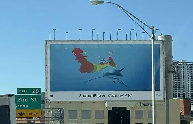 Билборд на Apple предизвика вълна от подигравки заради "двусмислена" визия