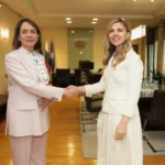 Велислава Петрова-Чамова прие поста министър на външните работи от Надежда Нейски