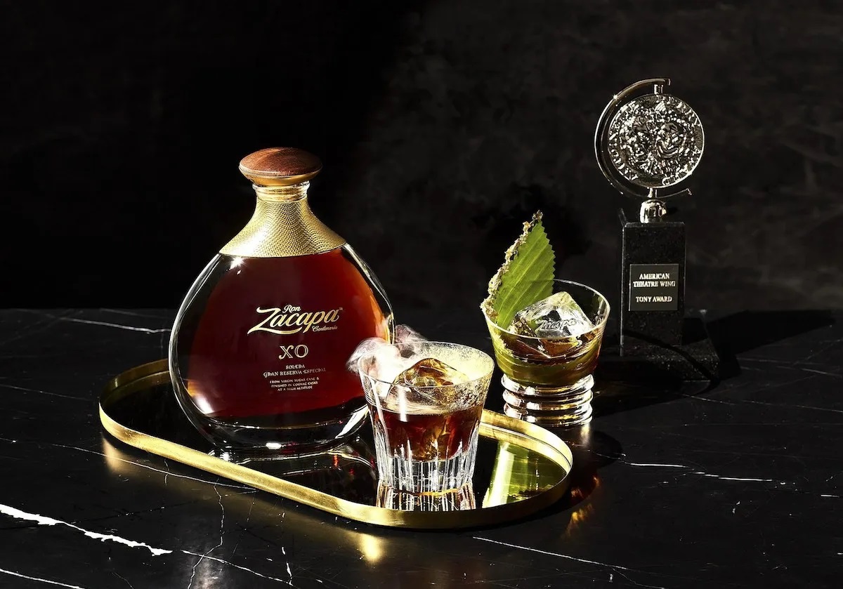 Цветът на годината 2025 - Mocha Mousse, повод за партньорство между Zacapa и Pantone