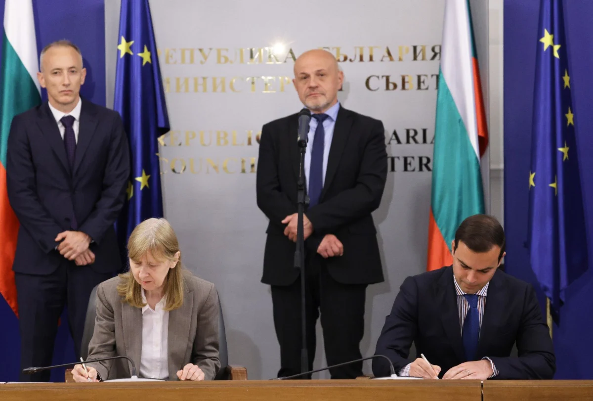 вицепрезидентът на Световната банка за Европа и Централна Азия Антонела Басани и Бойко Таков