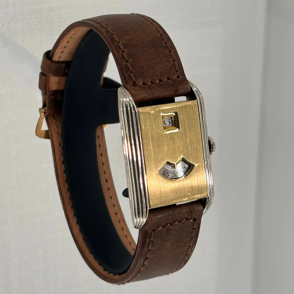 Audemars Piguet представя футуристичният часовник Neo Frame Jumping Hour 2 Audemars Piguet представя футуристичният часовник Neo Frame Jumping Hour