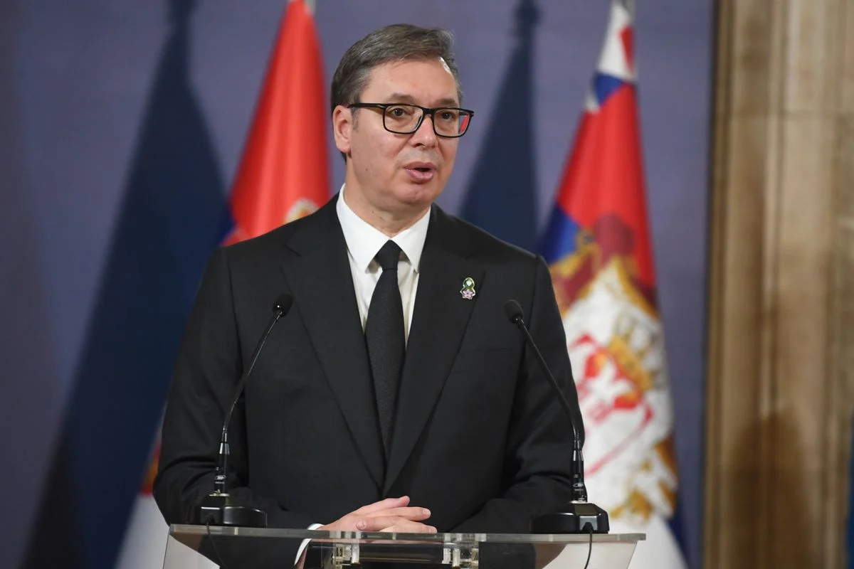 Вучич определи стрелбата пред парламента като „терористичен акт“, раненият остава в тежко състояние