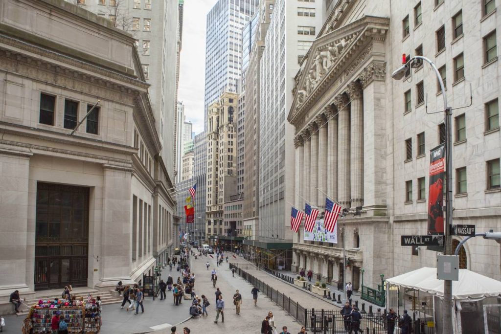 Уолстрийт все още не се е оттласнал от ръба 5 wall street photo tagger yancey iv nyc and company 02 2 large