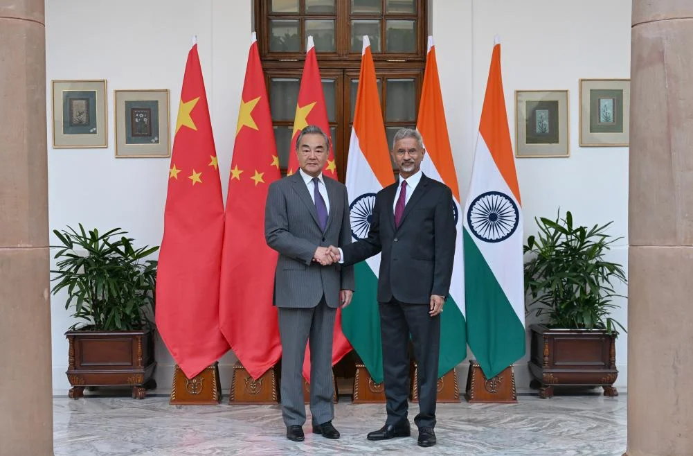 китайския външен министър Ван И и индийския му колега Субрахманям Джайшанкар