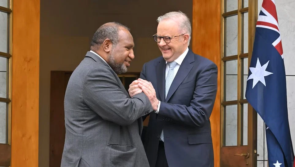 австралийският премиер Антъни Албанезе и премиера на Папуа Нова Гвинея Джеймс Марапе
