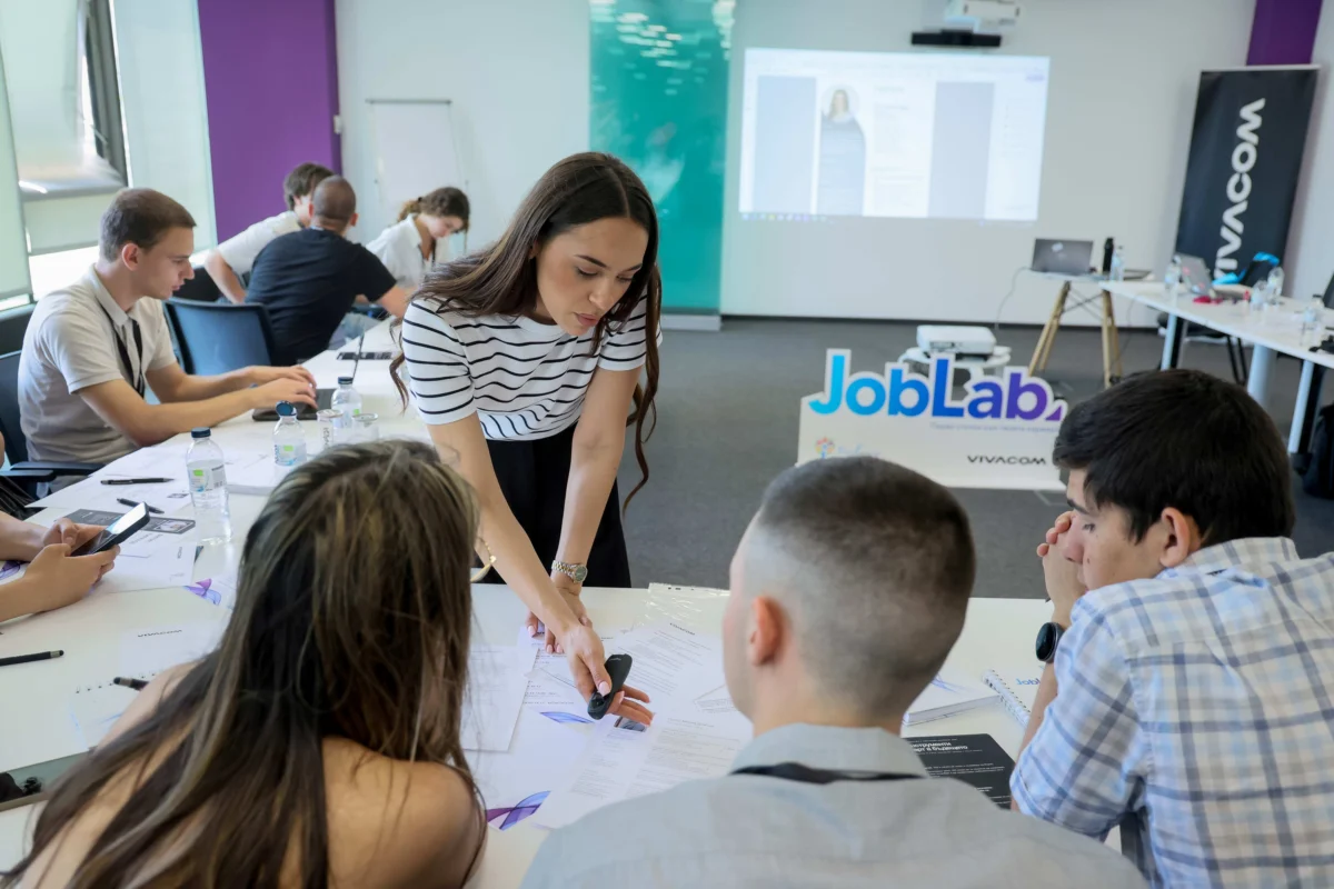 Vivacom Job Lab показа пътя към реалната бизнес среда на 120 ученици 2 working in teams