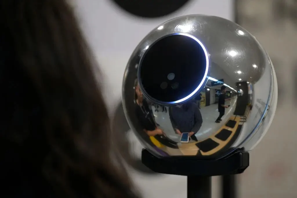 World, съоснована от Сам Алтман ще гарантира, че AI агентите действат от името на реални хора