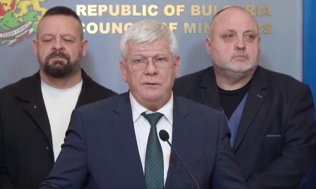 ще остана в кабинета, Кирил Вътев