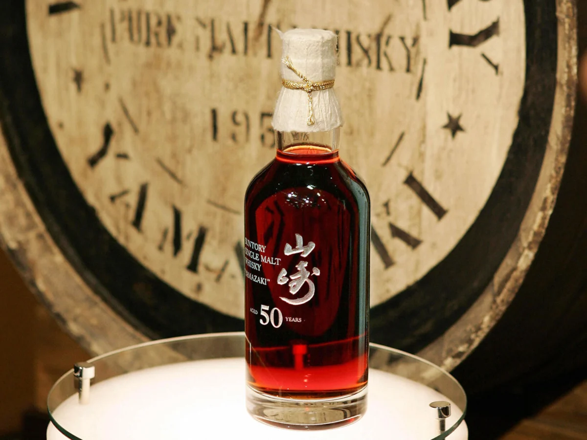Бутилка японско уиски Yamazaki беше продадено за рекордните 1.05 млн. долара