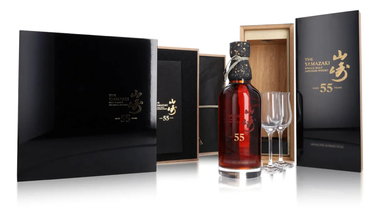 Бутилка японско уиски Yamazaki беше продадено за рекордните 1.05 млн. долара