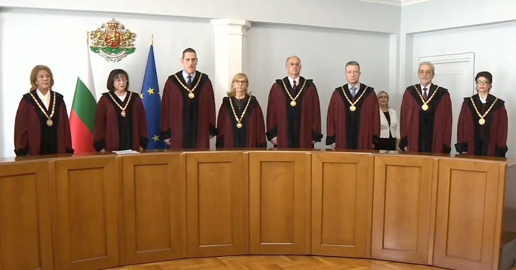членове на конституционния съд