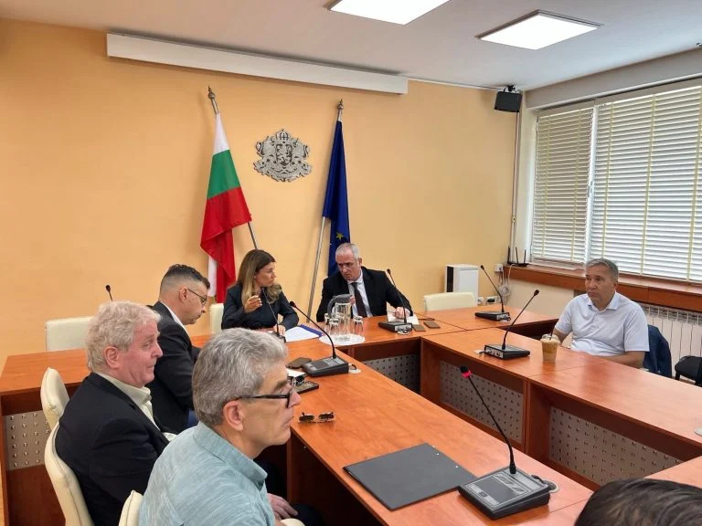 заместник-министър икономиката и индустрията Невена Лазарова БАМИ и отбранителния сектор