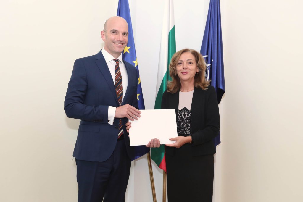 zamestnik ministarat na vanshnite raboti elena shekerletova poslanik na obedinenoto kralstvo velikobritaniya i severna irlandiya v sofiya natanial kopsi