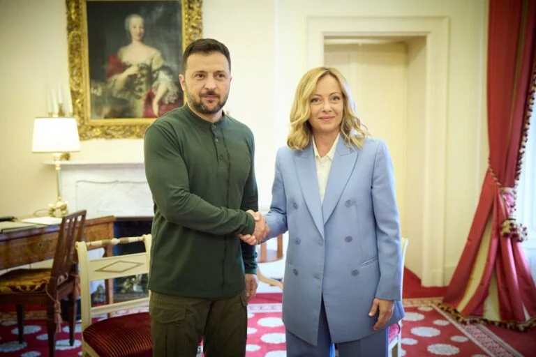Зеленски и Мелони се срещнаха в кулоарите на икономическия форум в Чернобио