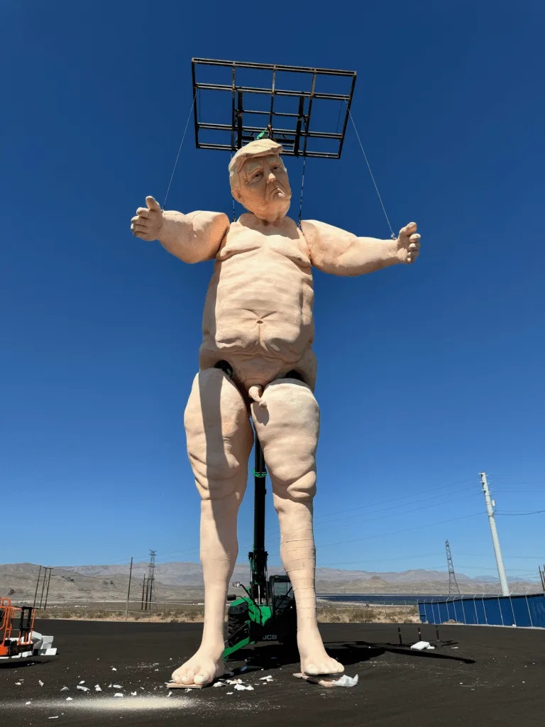 13-метрова гола статуя на Тръмп ще обикаля САЩ в предизборен тур 2 13-метрова гола статуя на Тръмп ще обикаля САЩ в предизборен тур