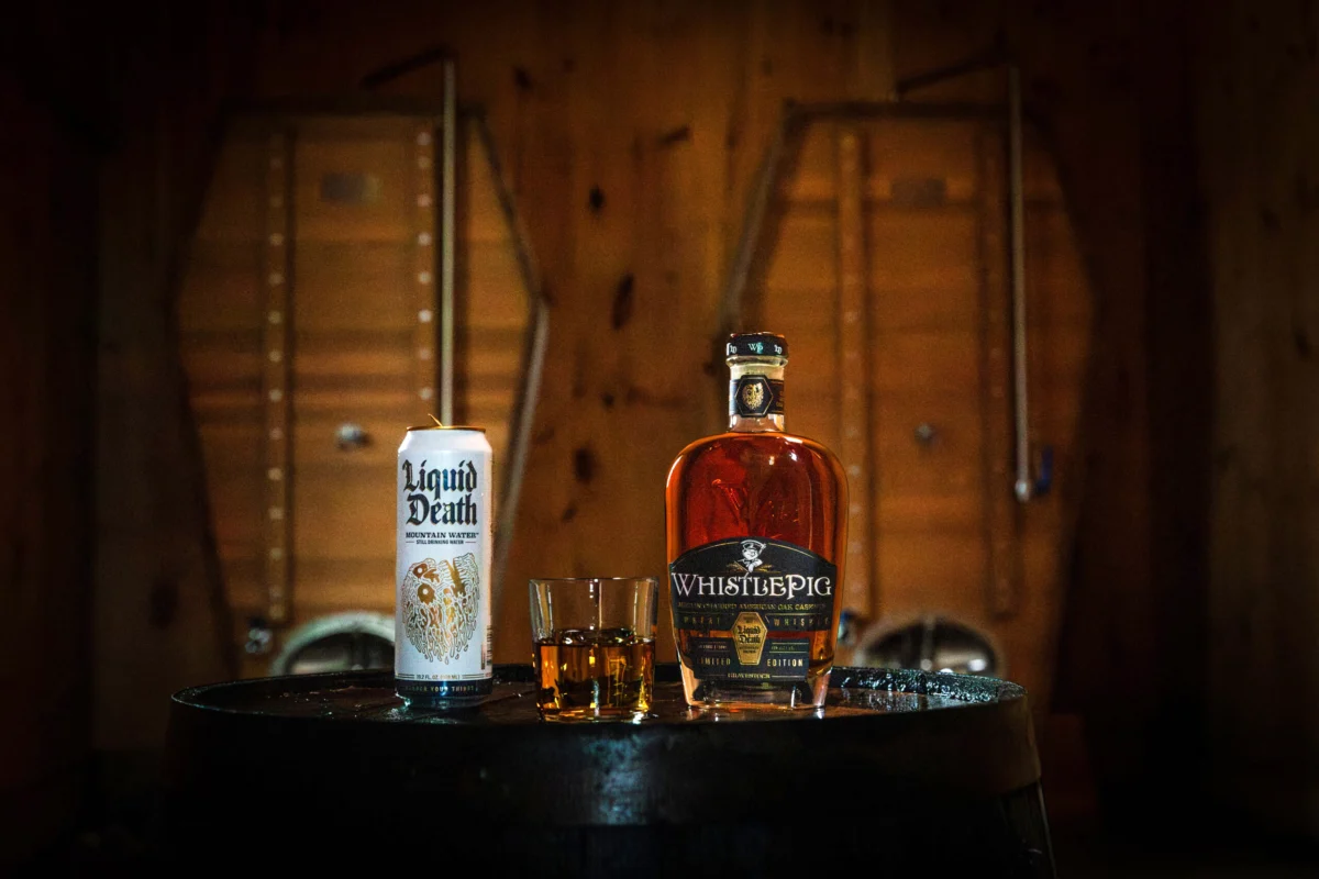 Liquid Death и WhistlePig създават уиски, отлежало в истински ковчег