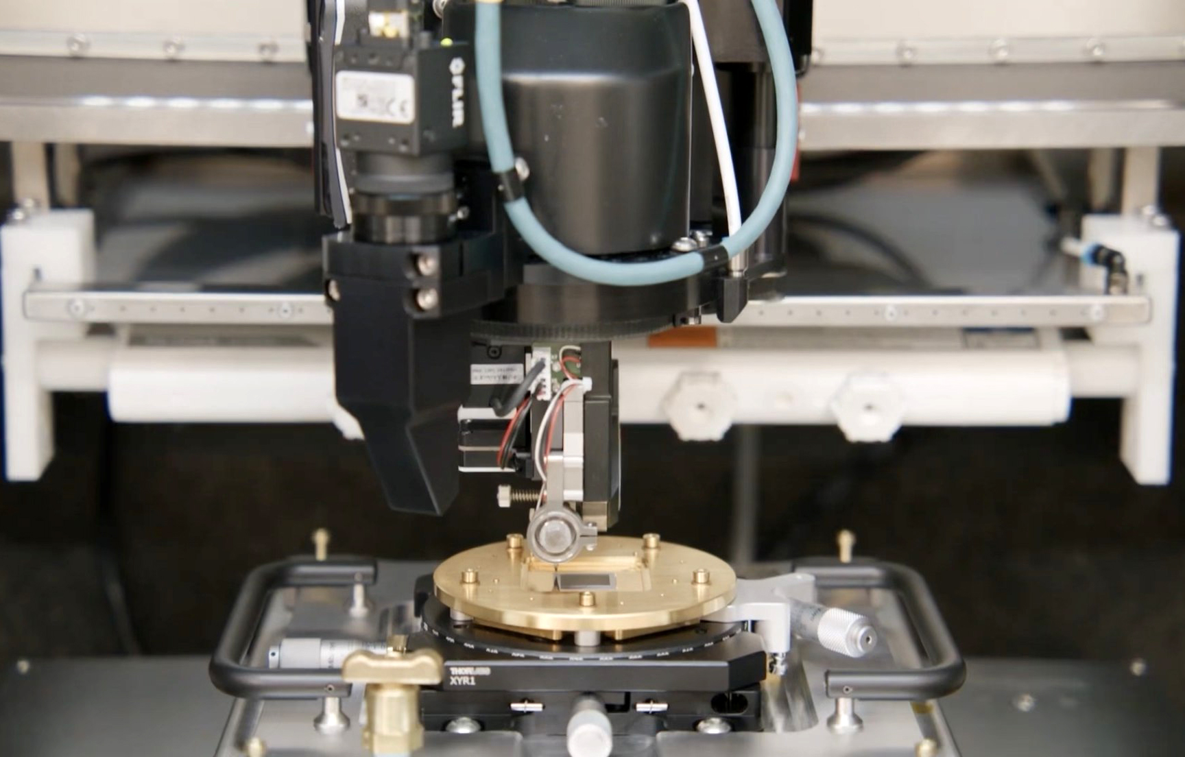 Amazon представя първия си квантов компютърен чип Ocelot