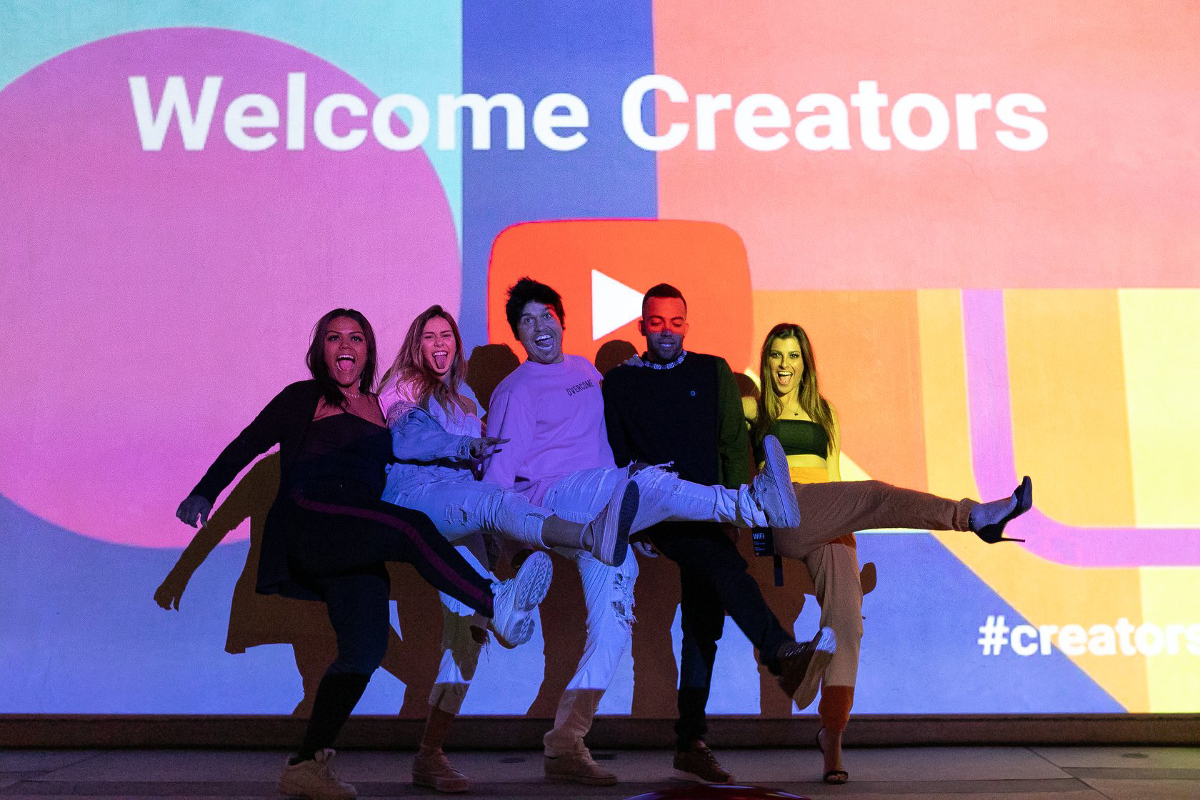 Над 1 милиард души гледат подкасти в YouTube всеки месец