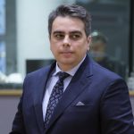 Срещу неудобните на Пеевски се задействат всякакви механизми, заяви Асен Василев