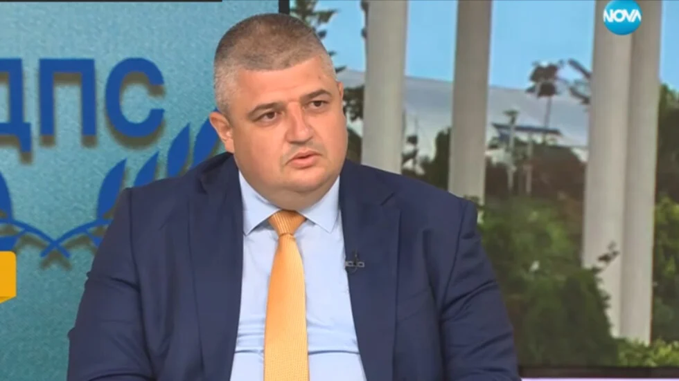 комисия, бюджетна комисия, Байрам, Пеевски има конфликт с дерибеите, "забогатели на гърба на ДПС", твърди Барйам Байрам