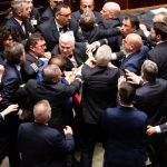 В италианския парламент се сбиха заради напрежението около разширяването на регионалната автономия