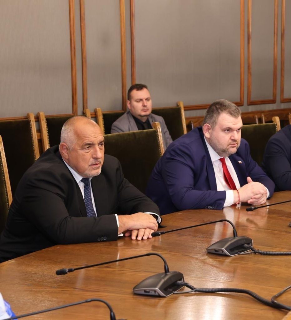 Маркет линкс: ГЕРБ и ДПС могат да имат достатъчно депутати за общо управление след изборите