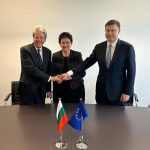 Вицепремиерът и министър на финансите Людмила Петкова Валдис Домбровскис Паоло Джентилони
