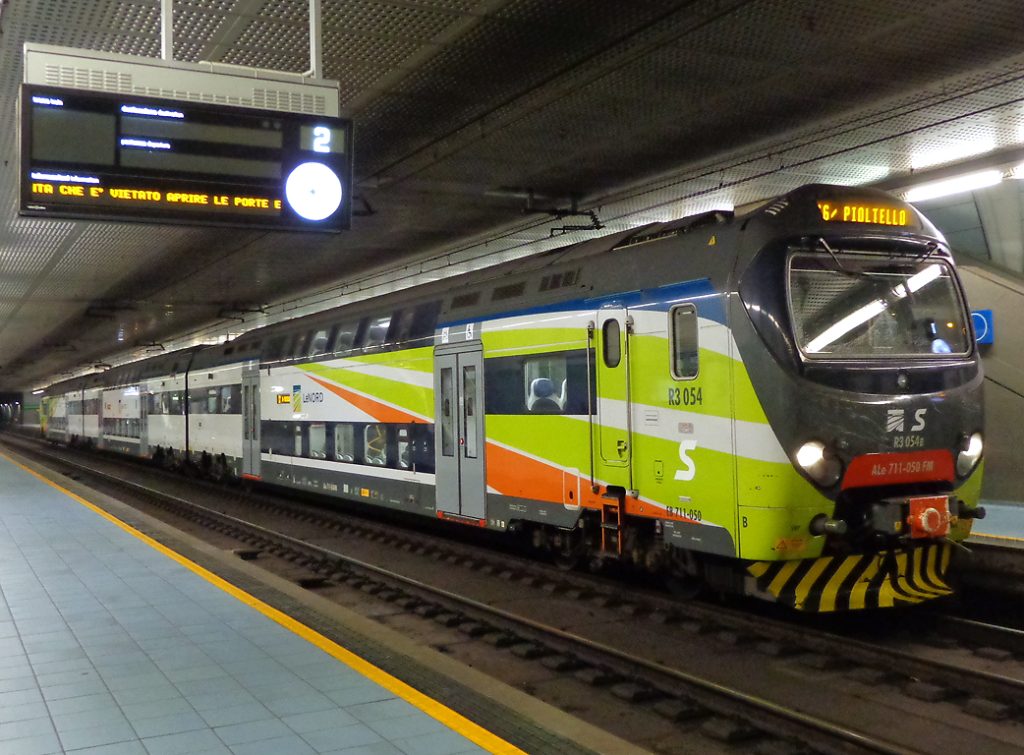 Влак-на-Миланската-крайградска-ЖП-услуга-Milano стачка