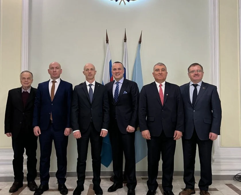 гонят двама депутати