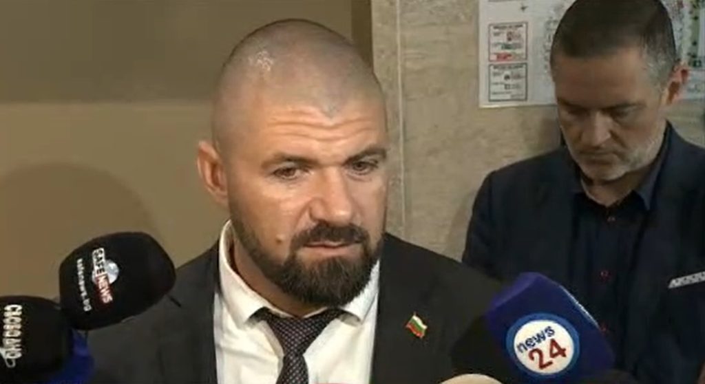 От "Величие" ще гласуват единодушно "против" кабинета на ГЕРБ-СДС, обяви Дарин Георгиев