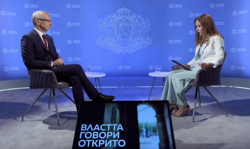 Денков отговаря на въпроси във Фейсбук