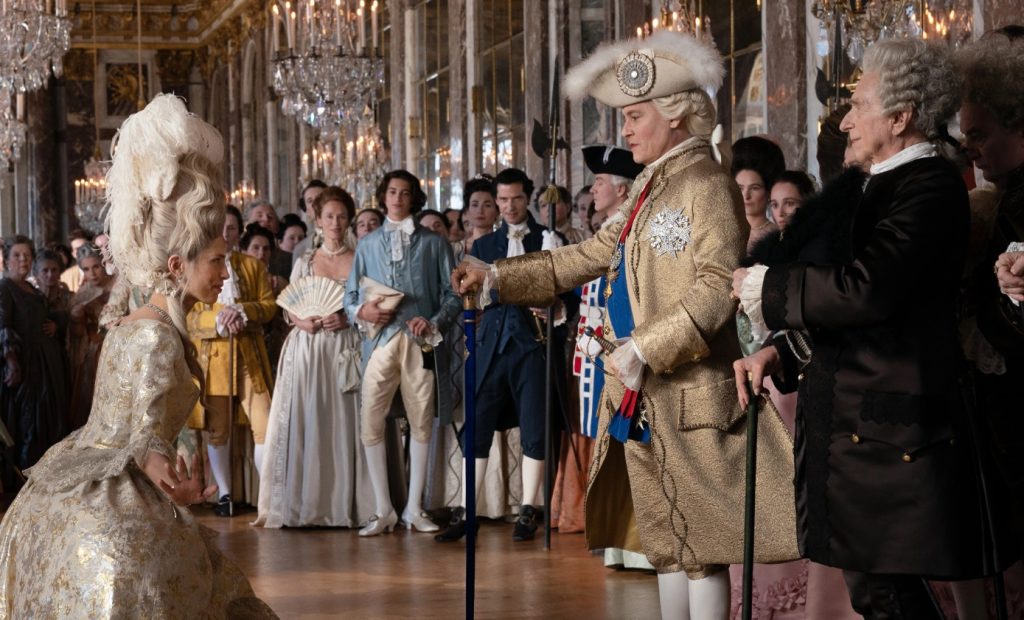 Джони Деп и Майвен Льо Беско в сцена от кинолентата "Жан дю Бари".