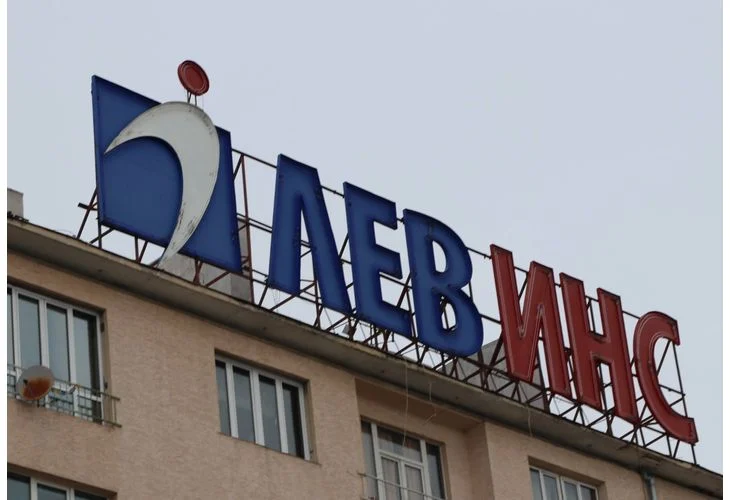 лев инс
