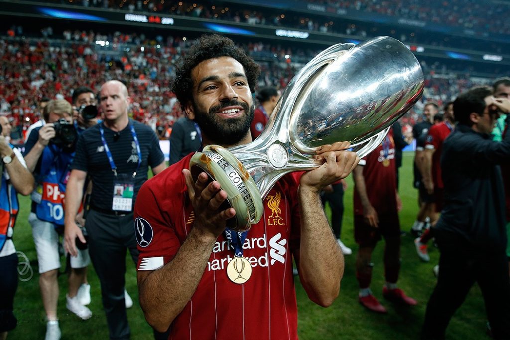 Звездата на "Ливърпул" постави исторически рекорд 3 Мохамед Салах Mohamed Salah with UEFA Super Cup
