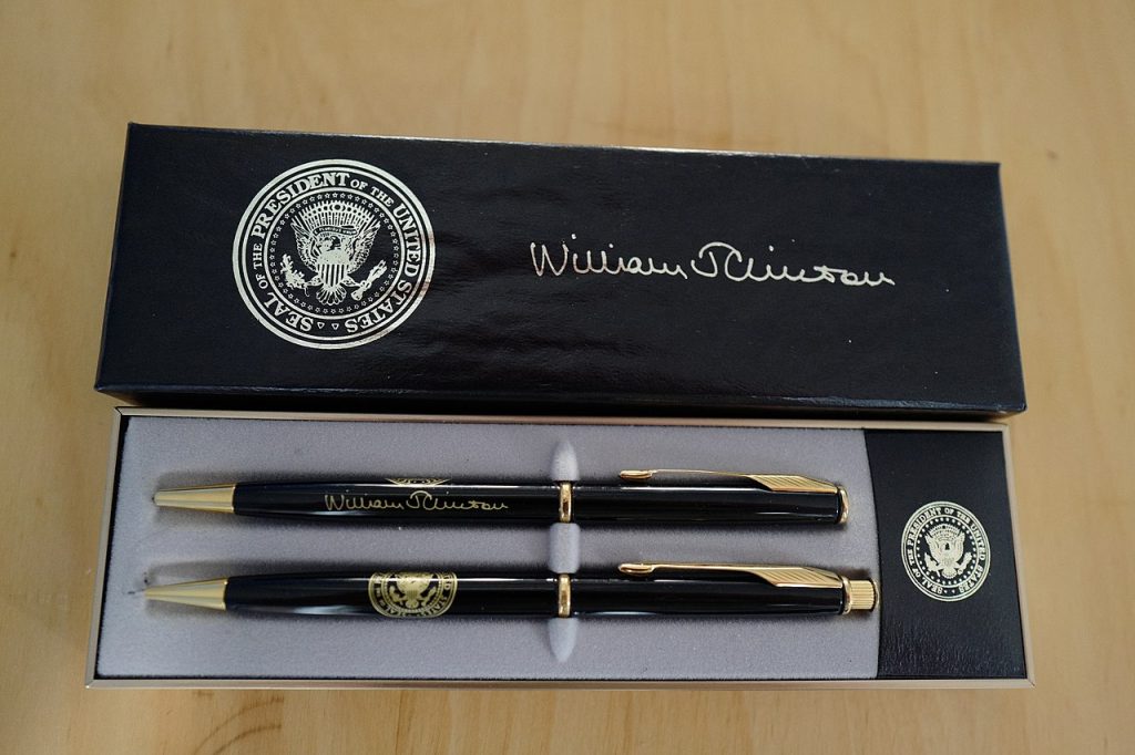Писалки Бил Клинтън Bill Clinton Parker Insignia Set