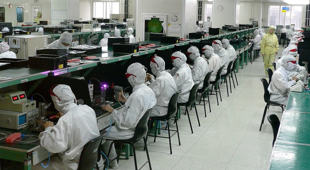 Производствен цех в Шънджън Electronics factory in Shenzhen