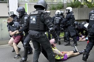Протестиращи и полицията влязоха в сблъсъци в германския град Есен