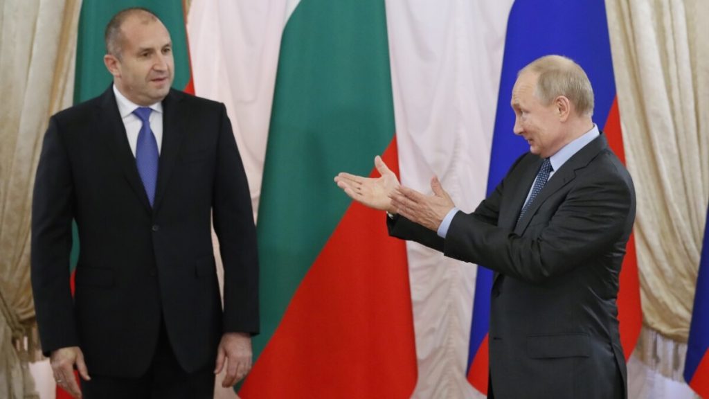Изказването на президента Радев, не обслужва Путин, а разделя българите 4 Румен Радев Владимир Путин 1